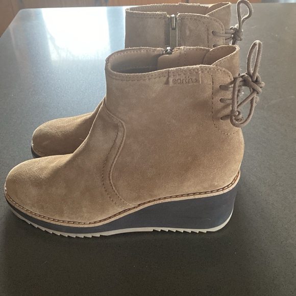 Earth Origins Suede Wedge Boot - Picture 3 of 6